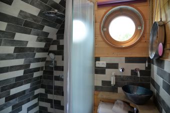 Nuitée insolite dans le Lodge flottant Les Preuses image 5