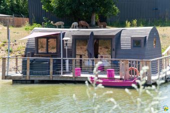 Nuitée insolite dans le Lodge flottant Les Preuses image 1