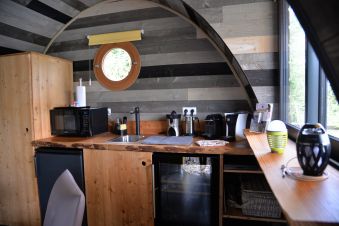 Nuitée Insolite dans le Lodge flottant Grenouilles avec son jacuzzi privé totalement isolé sur son île image 4