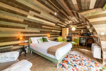 Nuitée Insolite dans le Lodge flottant Grenouilles avec son jacuzzi privé totalement isolé sur son île image 2