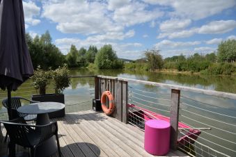 Nuitée insolite dans le Lodge flottant Les Preuses image 6