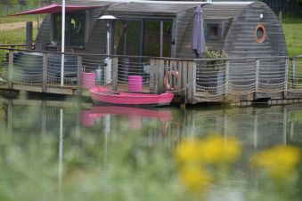 Nuitée insolite dans le Lodge flottant Les Preuses image 4