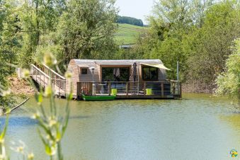 Nuitée Insolite dans le Lodge flottant Grenouilles avec son jacuzzi privé totalement isolé sur son île image 1