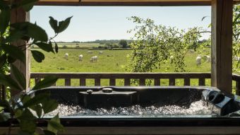 Séjour Gourmand en hébergement PREMIUM avec jacuzzi privatif image 4