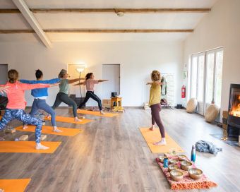 Séjour coloré d'Automne: Yoga et Méditation au Payanet image 1