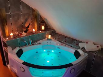 Nuit Romantique avec Spa Jacuzzi image 1