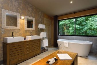 Une nuit en Chambre Luxe au Château de Candie image 3