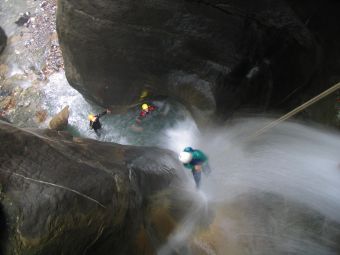 Parcours canyoning vertical (longue journée) image 3