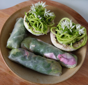 Nuit d'été avec chef à domicile : dîner fleurs et plantes sauvages image 1