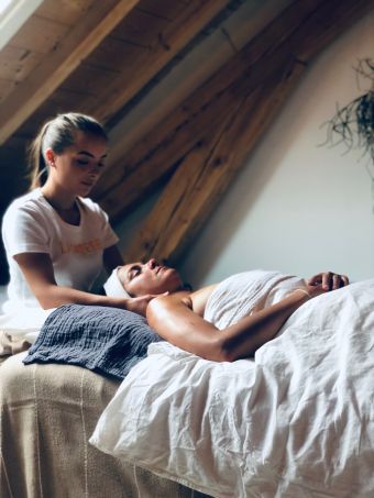 Massage Anti-Age japonais du Visage 1h + Mini Soin TATA HARPER 30 min image 3