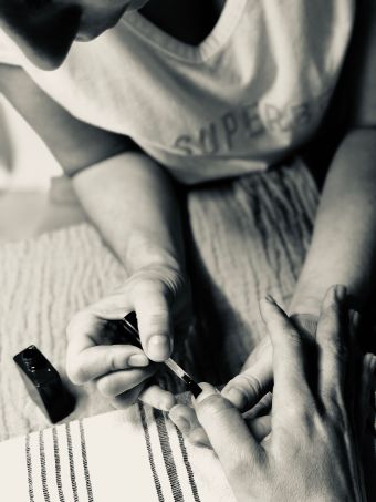 Beauté soin des mains avec pose de vernis traditionnel image 3