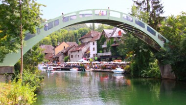 Bon pour une nuitée, un repas, un bateau, un massage...