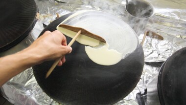 J'apprends à faire les crêpes en duo !