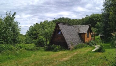 Séjour dans une "écocabane" entre mer et forêt, à la pointe du Cotentin avec petit-déjeuner