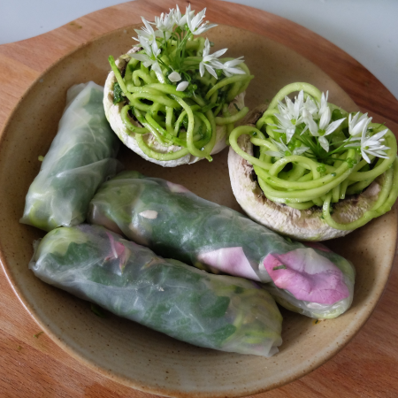 Nuit d'été avec chef à domicile : dîner fleurs et plantes sauvages